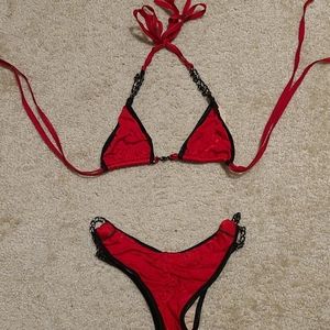 Scrunch butt red black chain bikini